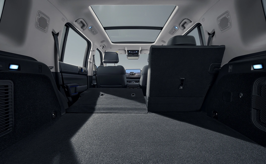denza-b5-interior-cargo-space-rear