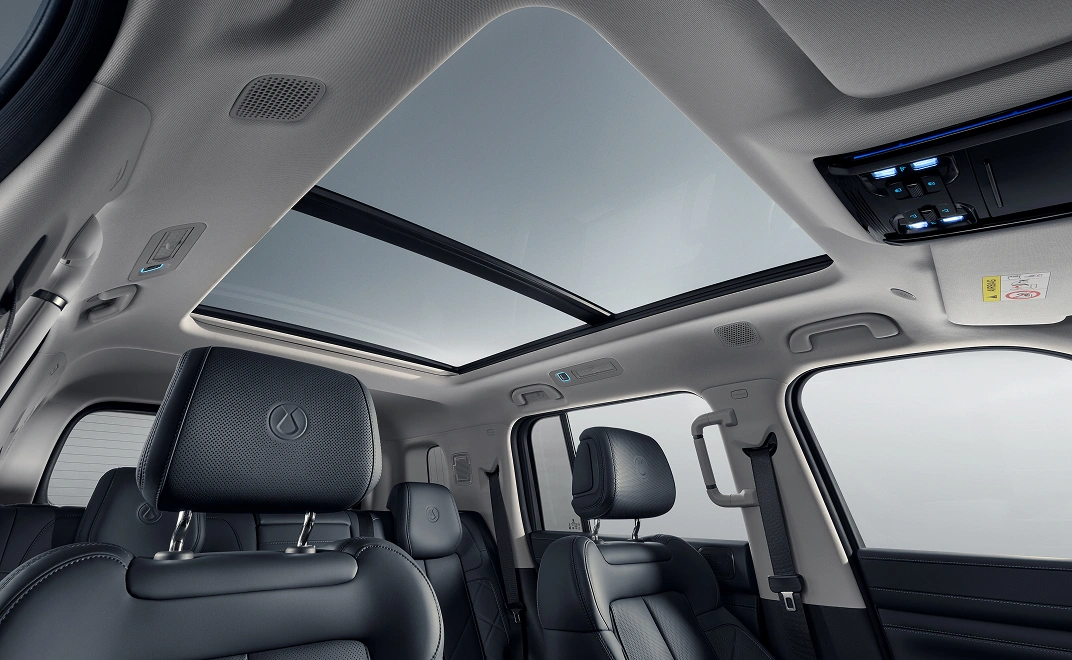 denza-b5-interior-panoramic-roof-view
